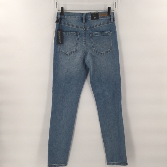 NWT Blank NYC The Rivington High Rise Tapered Jeans light Wash 25 - Picture 5 of 10